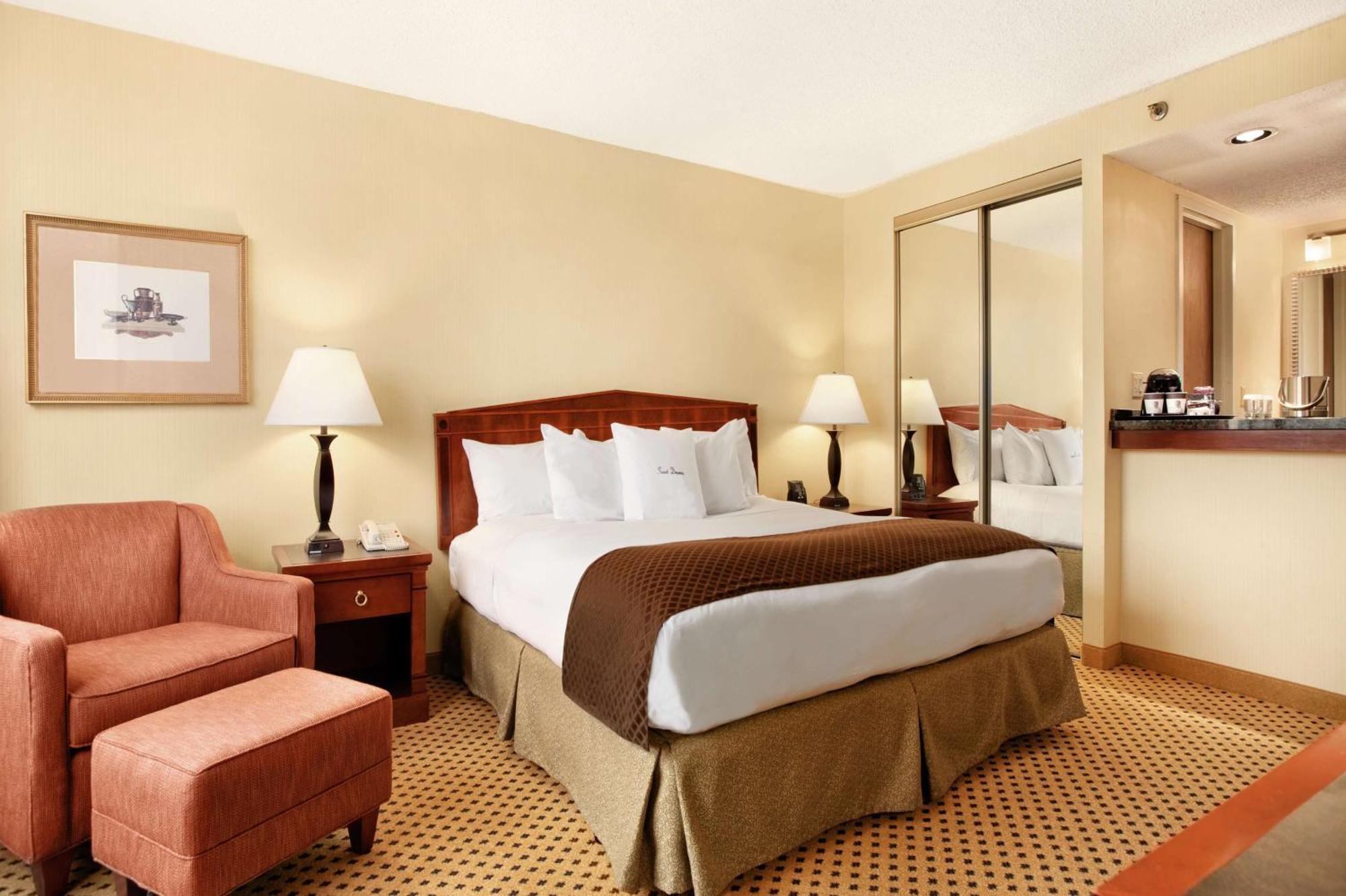 Doubletree By Hilton Hotel St. Louis - Chesterfield Exterior photo