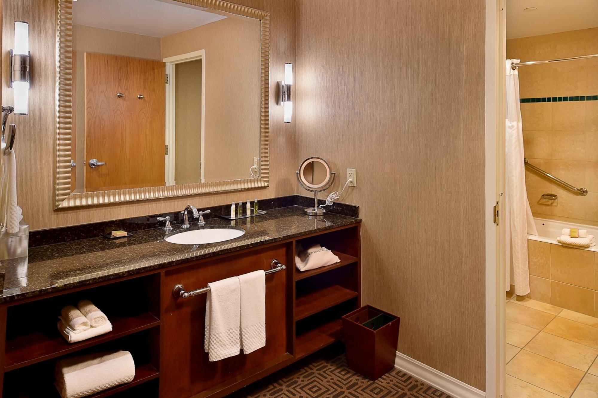 Doubletree By Hilton Hotel St. Louis - Chesterfield Exterior photo